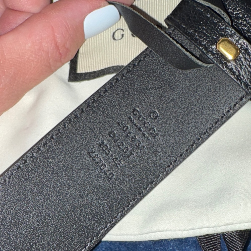 Authentic black Gucci belt w gold double GG buckle . - Picture 4 of 4